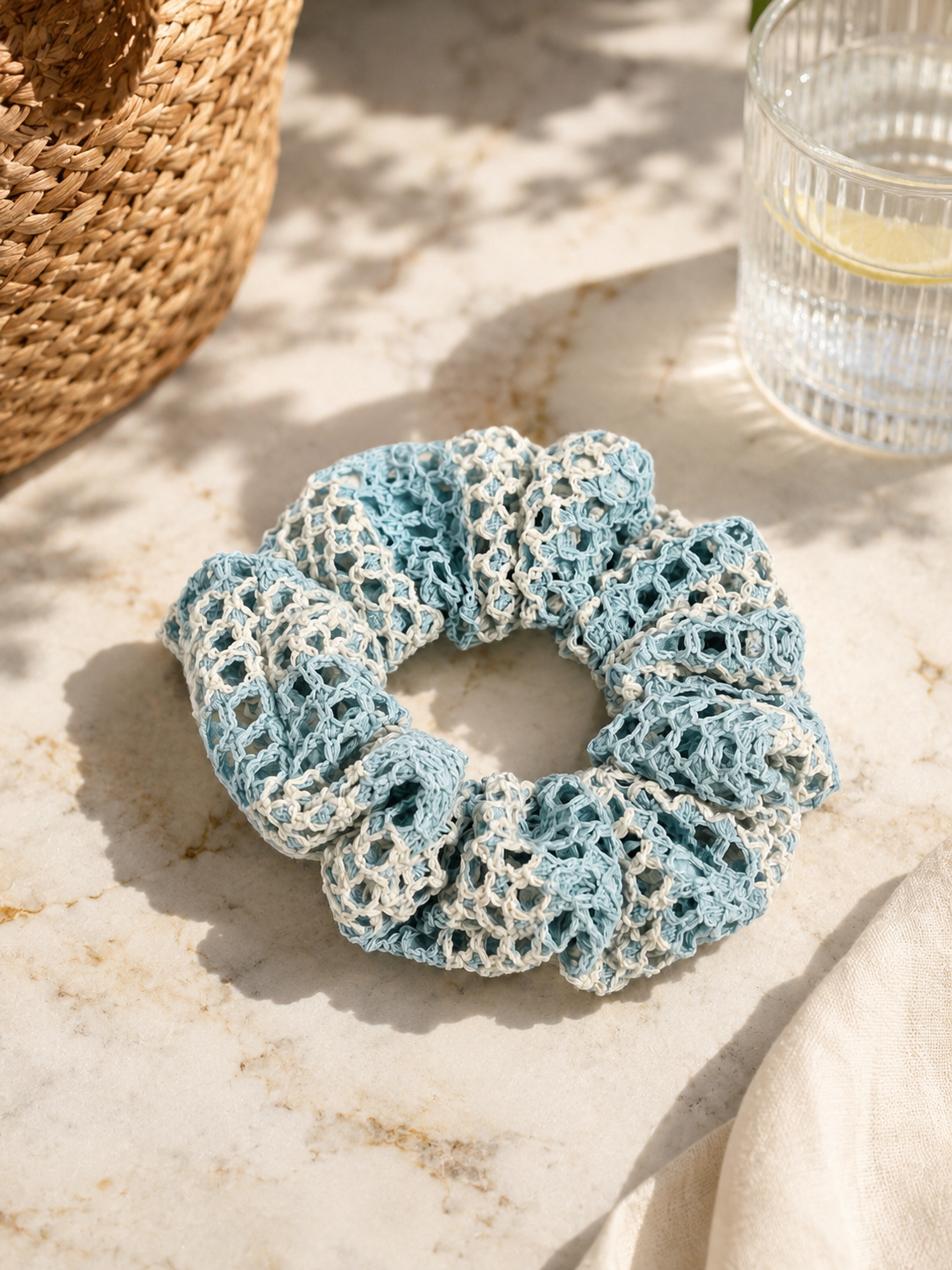 Scrunchie mediano tejido azul